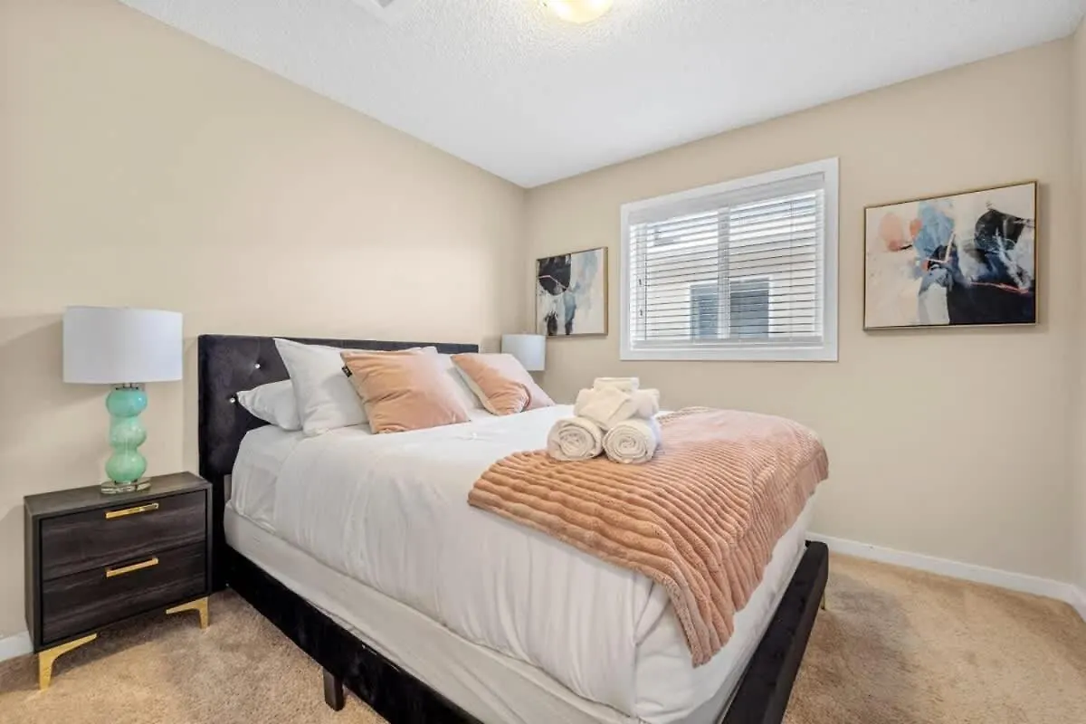 Vila The Trenta - 4Bd 3Ba 2 Kitchen Stunner YYC