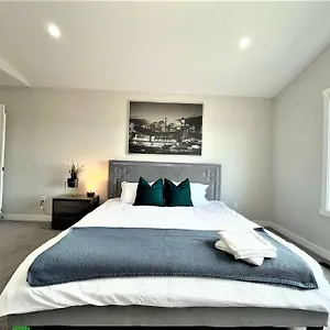Luxury Retreat For Large Groups Holiday home