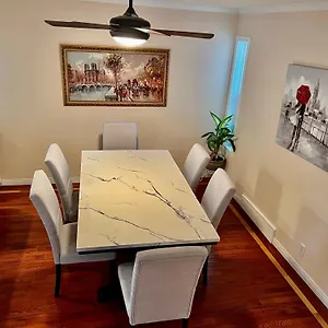 Crescent Heights Majesty Holiday home