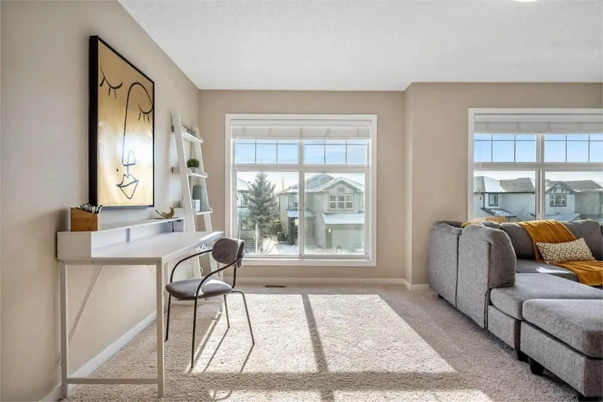 The Trenta - 4Bd 3Ba 2 Kitchen Stunner Villa Calgary Canada
