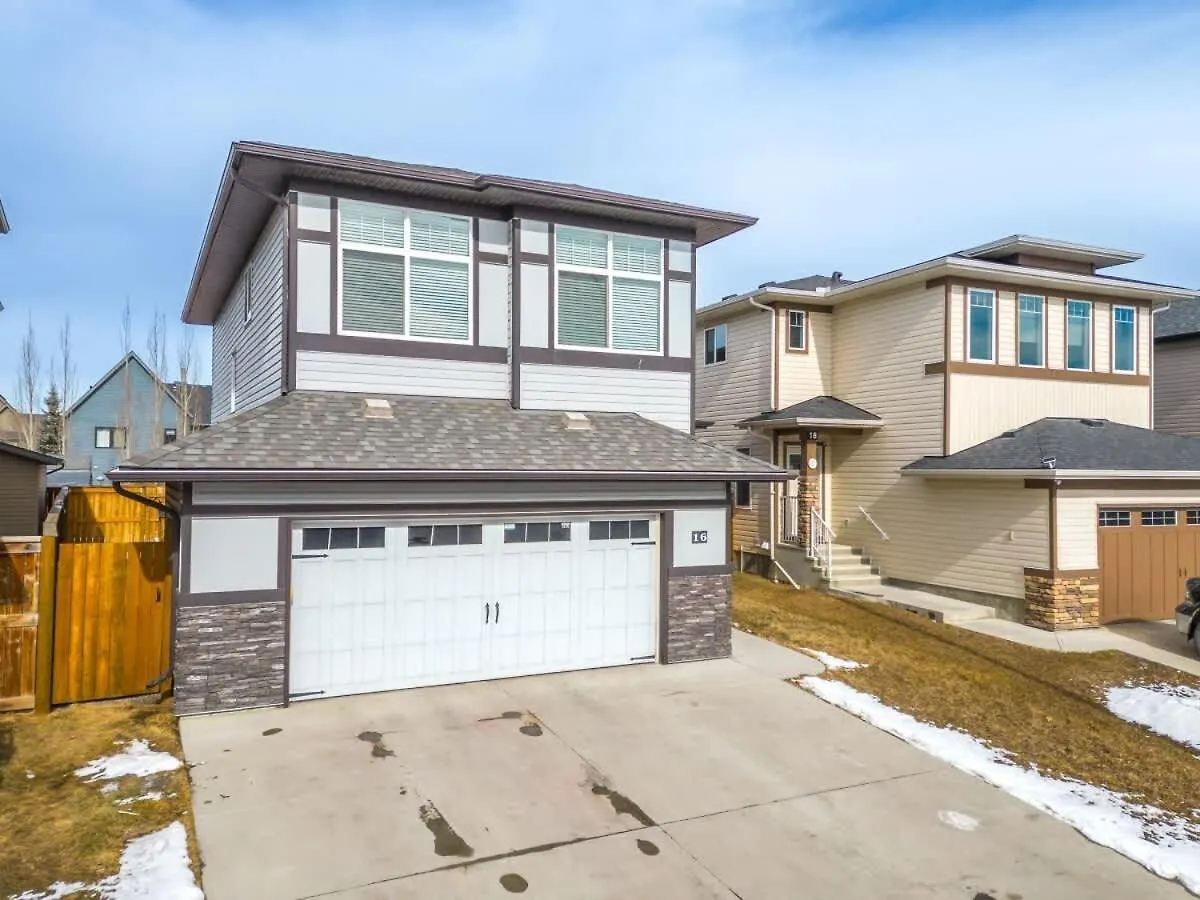 Holiday home The Trenta - 4Bd 3Ba 2 Kitchen Stunner Villa Calgary