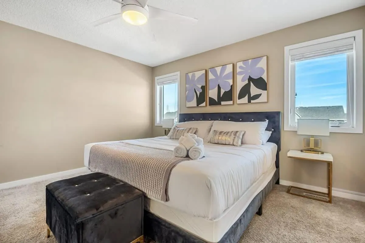 The Trenta - 4Bd 3Ba 2 Kitchen Stunner Villa Calgary 0*,