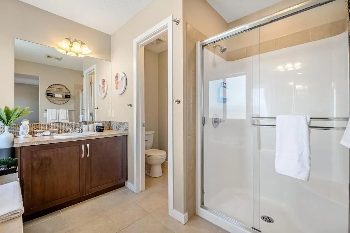 Holiday home The Trenta - 4Bd 3Ba 2 Kitchen Stunner Villa Calgary Canada