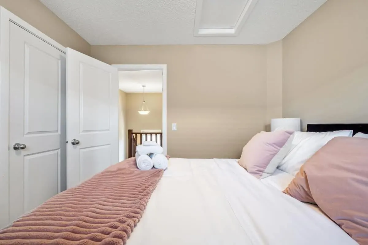 Holiday home The Trenta - 4Bd 3Ba 2 Kitchen Stunner Villa Calgary