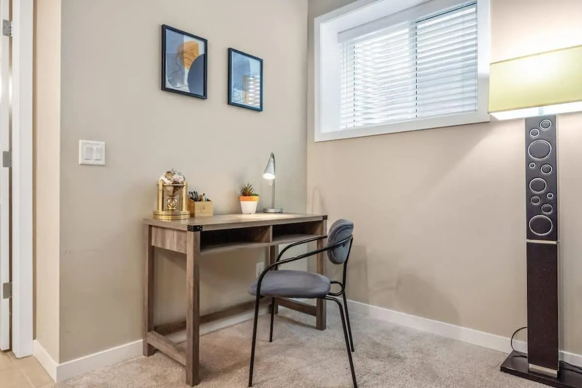 The Trenta - 4Bd 3Ba 2 Kitchen Stunner Villa Calgary Canada