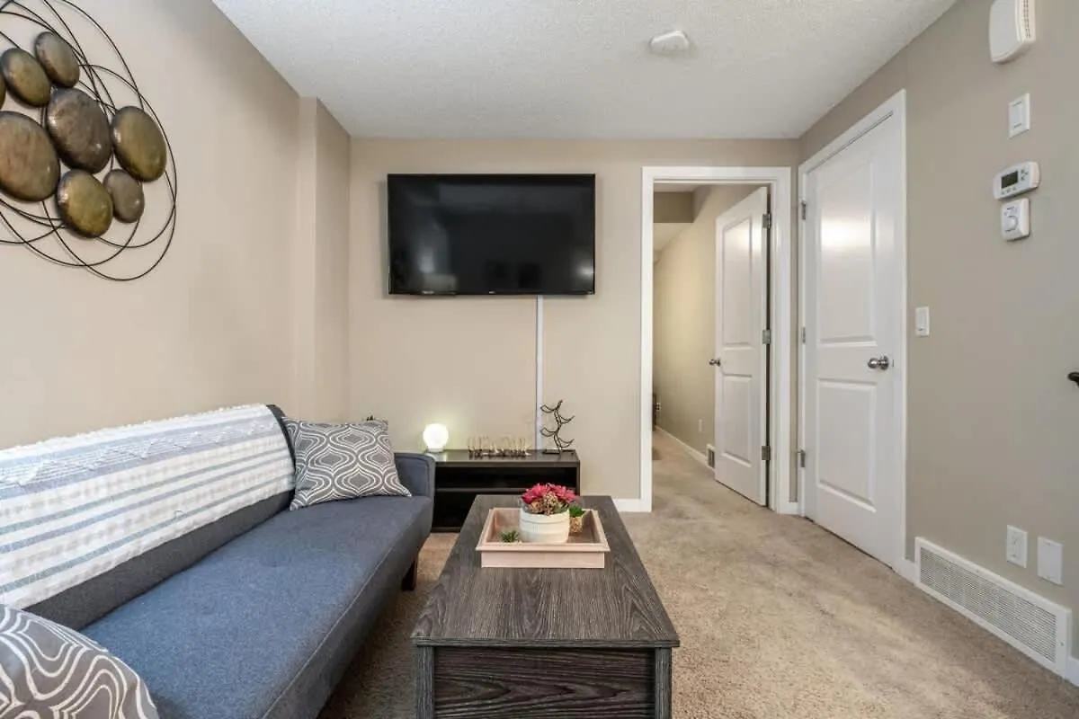 The Trenta - 4Bd 3Ba 2 Kitchen Stunner Villa Calgary 0*,