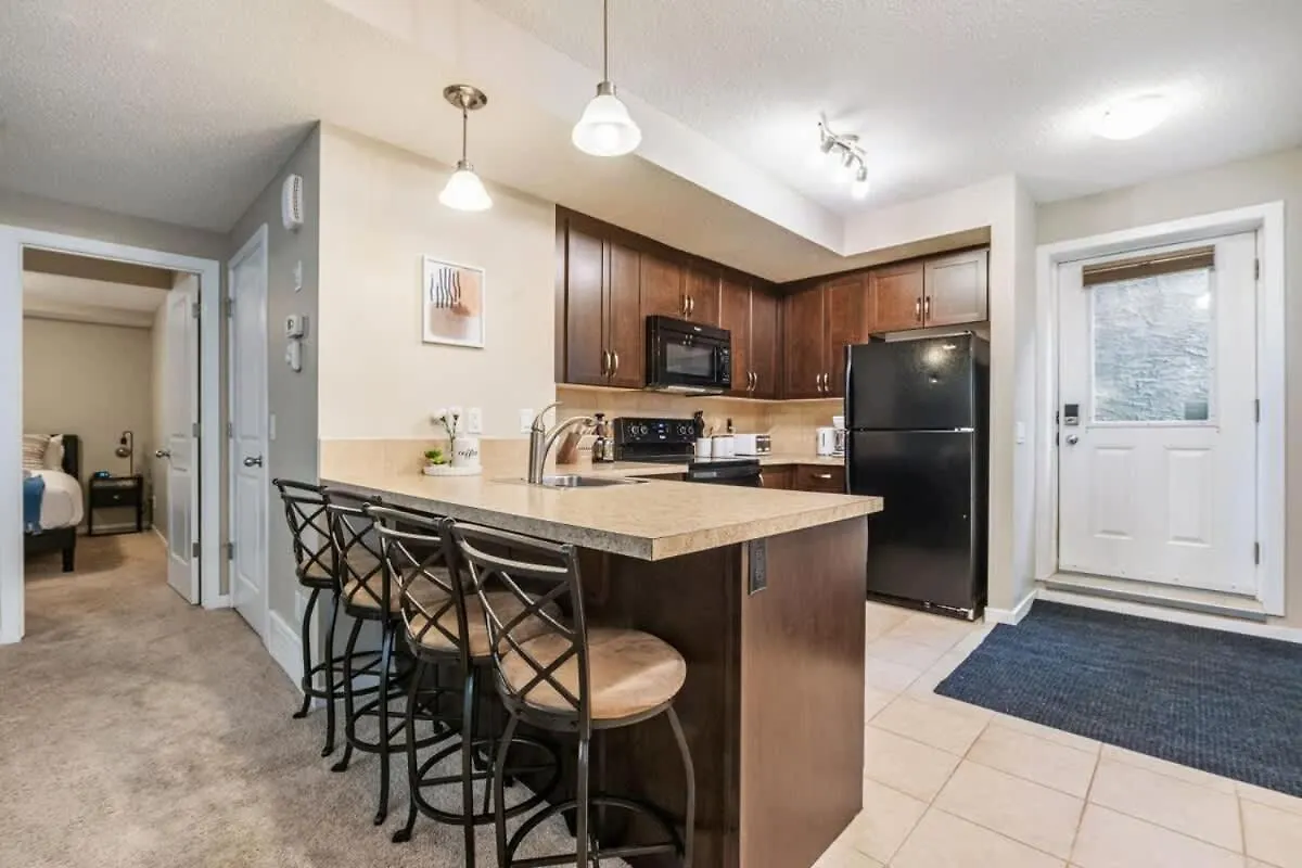 The Trenta - 4Bd 3Ba 2 Kitchen Stunner Villa Calgary Holiday home