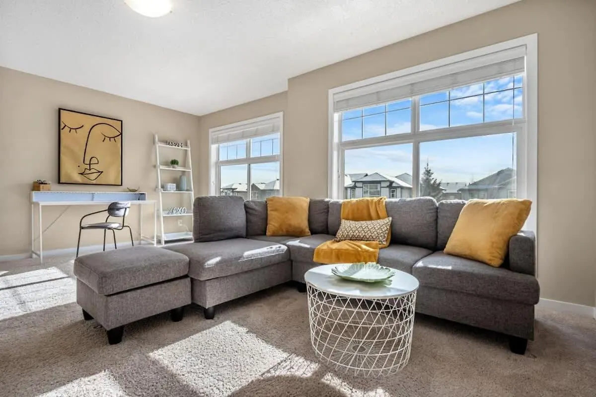The Trenta - 4Bd 3Ba 2 Kitchen Stunner Villa Calgary