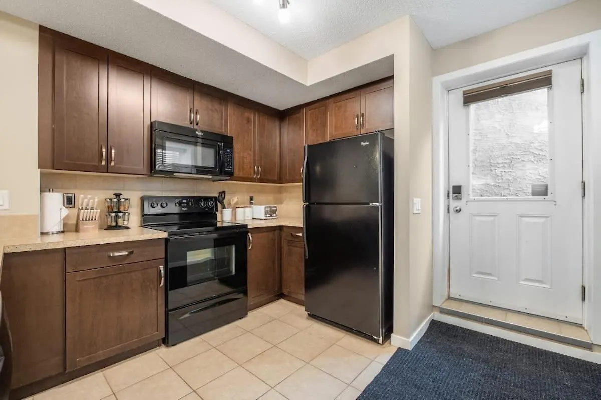 Holiday home The Trenta - 4Bd 3Ba 2 Kitchen Stunner Villa Calgary